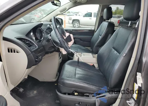 2016 Chrysler Town & Country Touring from USA, damaged, VIN 2C4RC1BG7GR268140